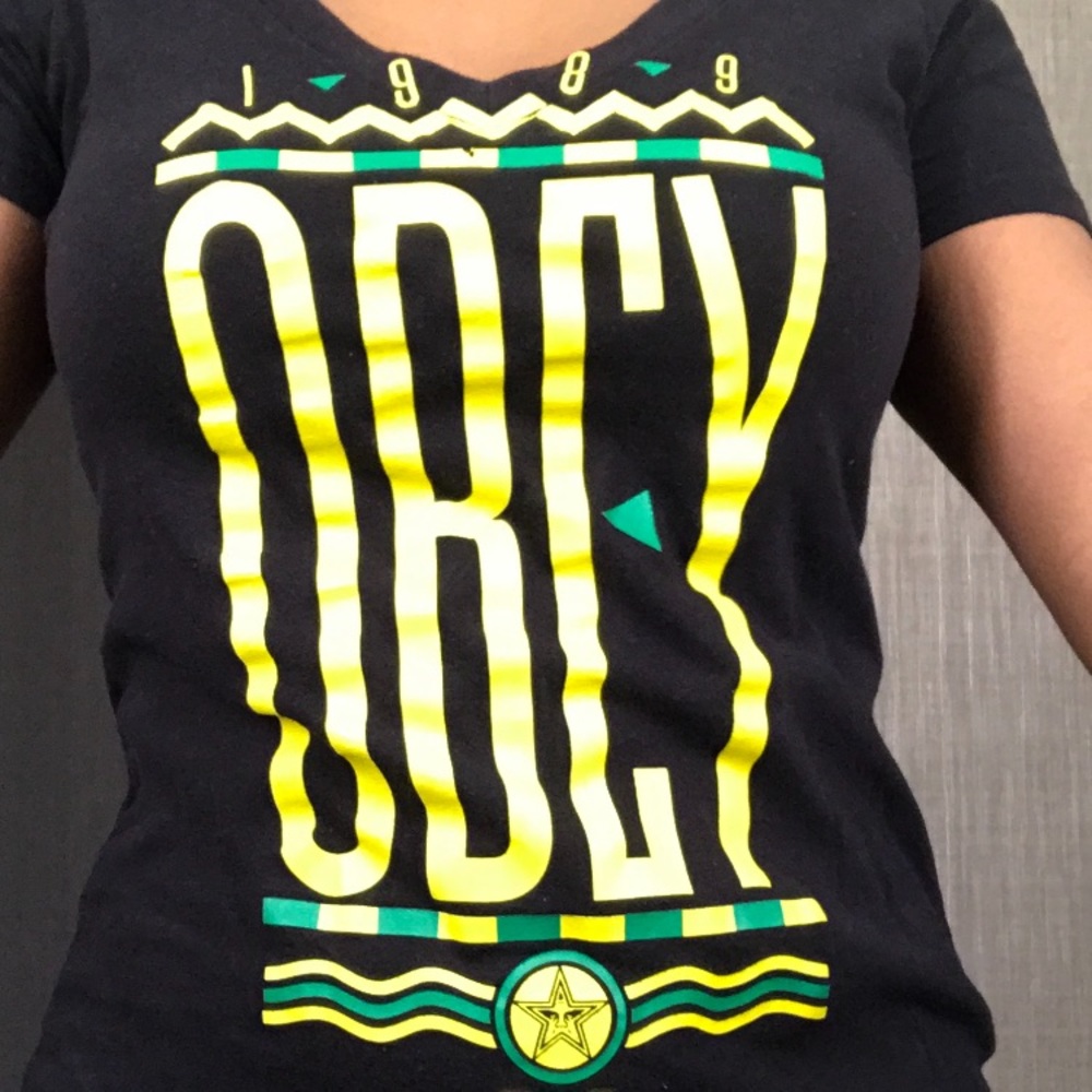 Vintage low cut yellow black & green Obey tee💛